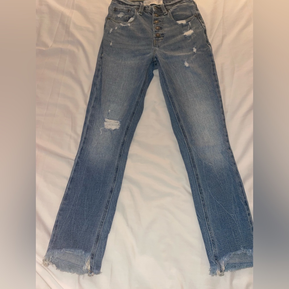 Abercrombie Jeans.